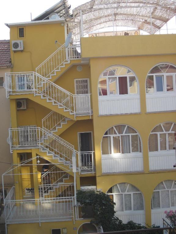 Kibar Apart Pansiyon Kusadası Esterno foto
