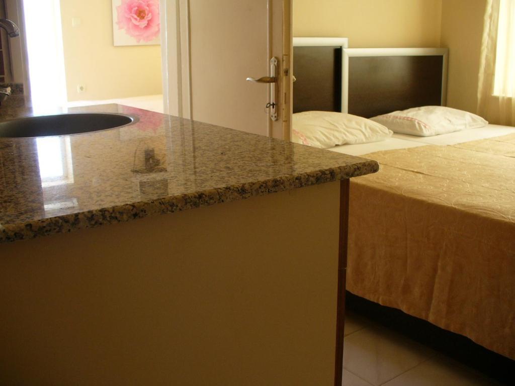 Kibar Apart Pansiyon Kusadası Esterno foto